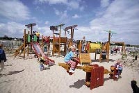 Parc de vacances est situé directement derrière la digue de la mer du Nord